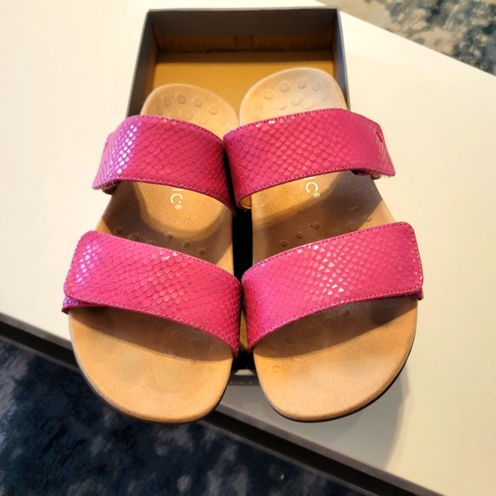 Vionic adjustable straps sandals